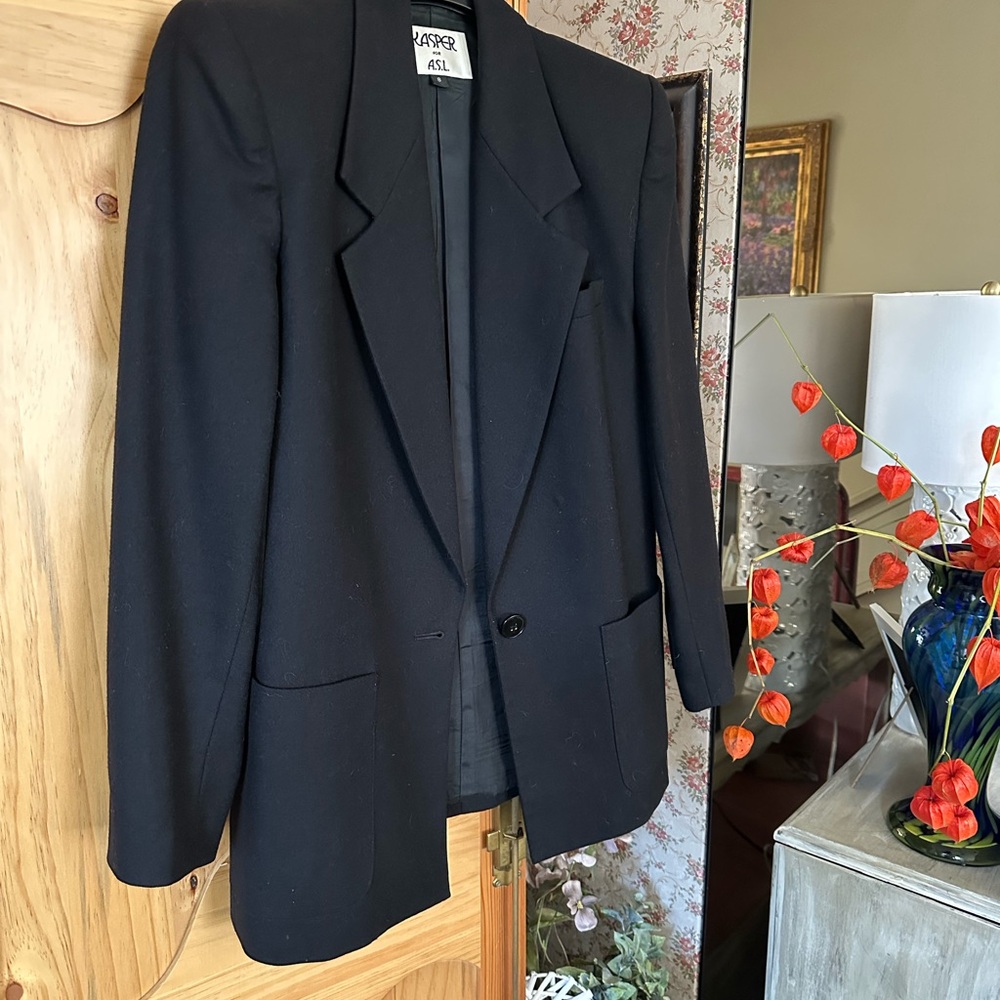 Kasper Classic Black Blazer, size 8, 80% wool, 20% nylon, mint condition, $65